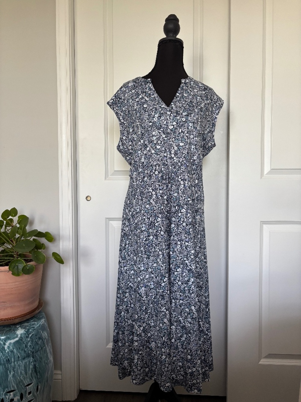 Crew Clothing Co (UK) Soft Viscose Ditsy Floral Jersey Midi Dress US Size 10-12